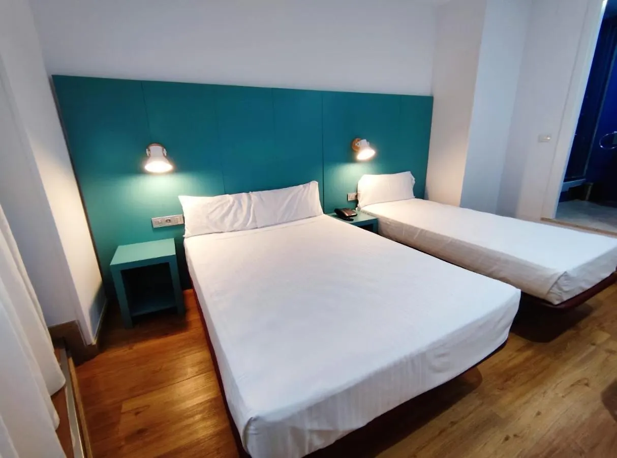 Yomo Hostal Bcn Port Barcelona Guest house