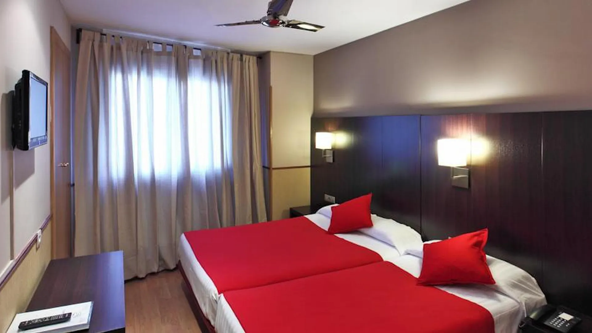 Yomo Hostal Bcn Port Barcelona 2*,