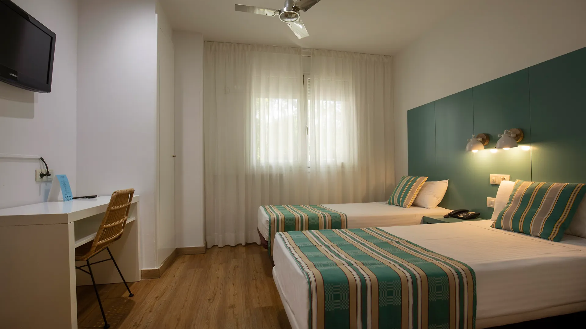 Yomo Hostal Bcn Port Barcelona Guest house