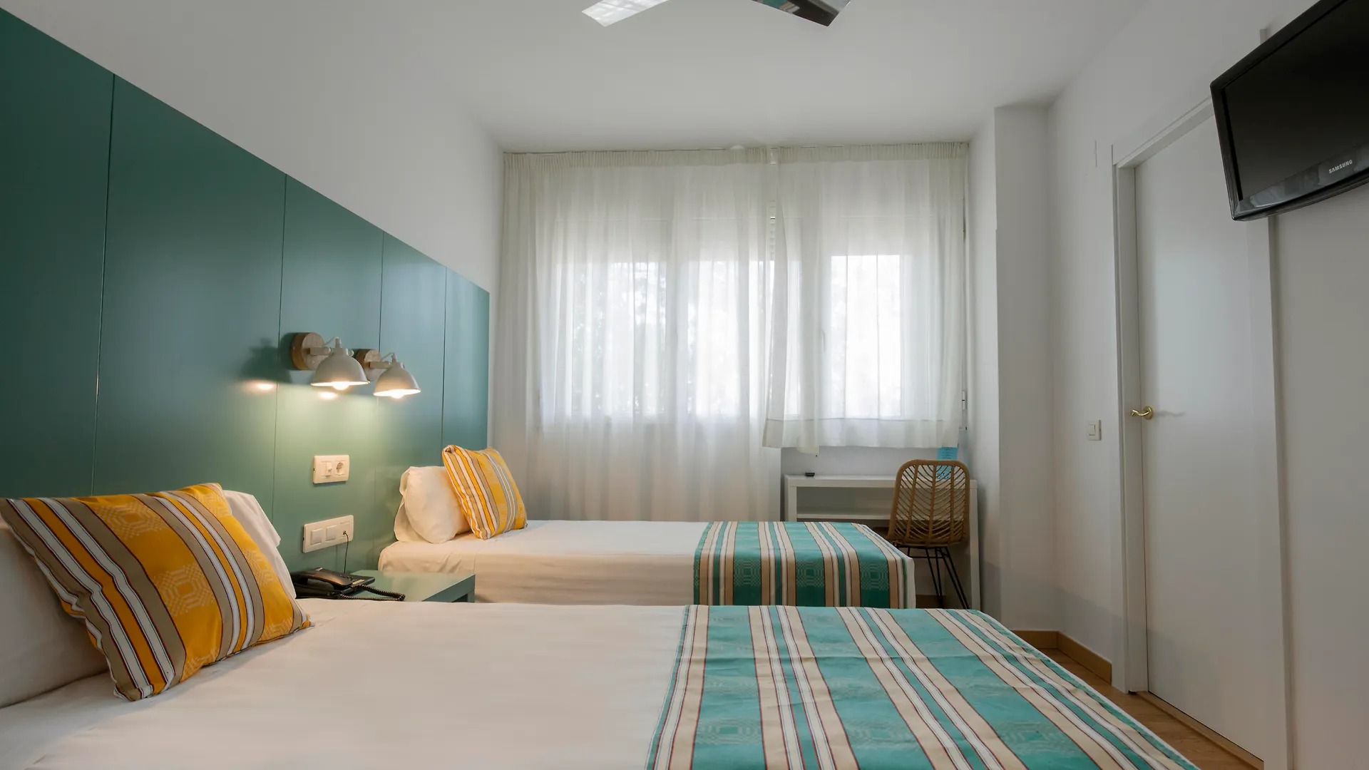 Yomo Hostal Bcn Port Barcelona