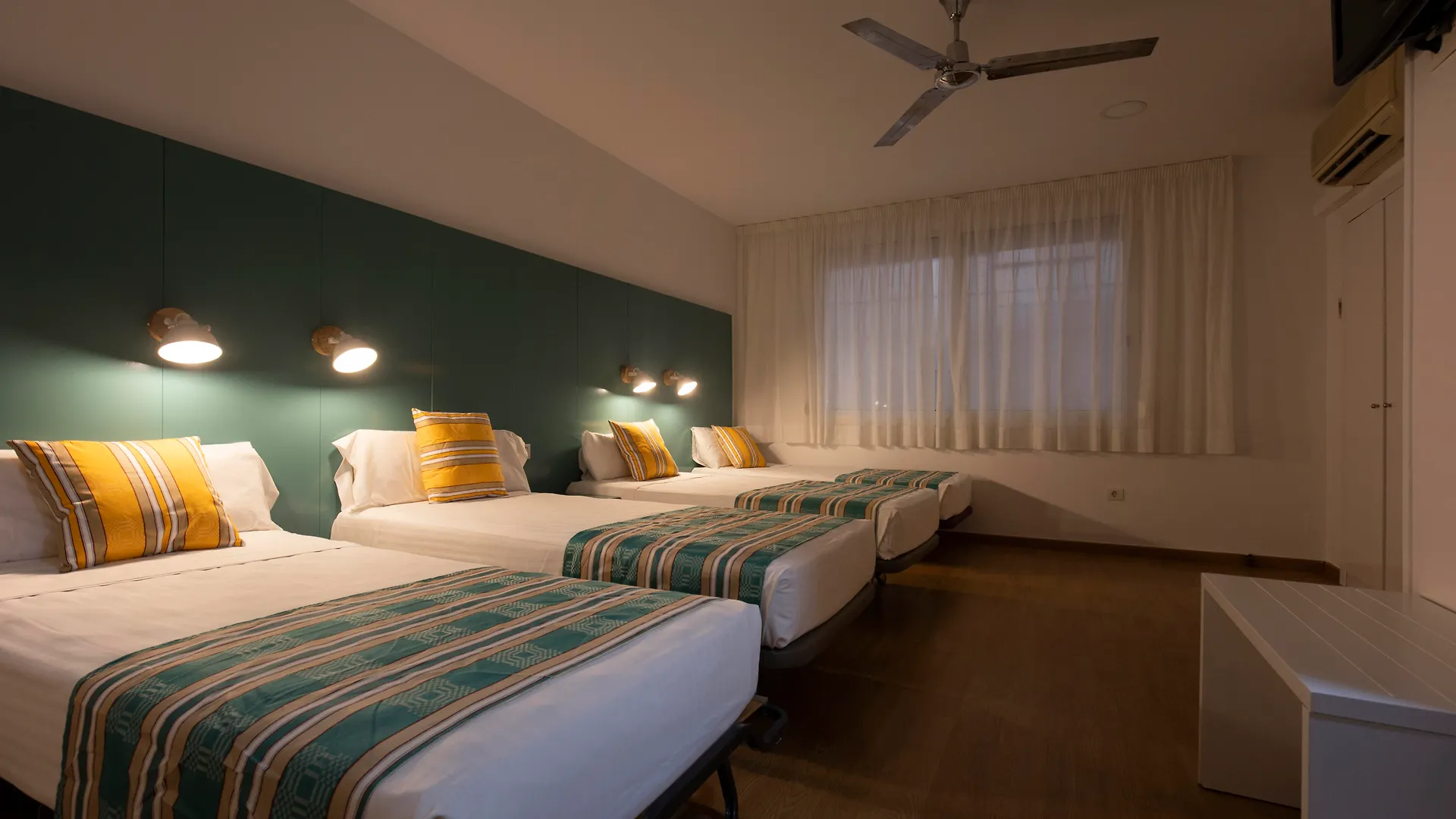 Yomo Hostal Bcn Port Barcelona 2*,
