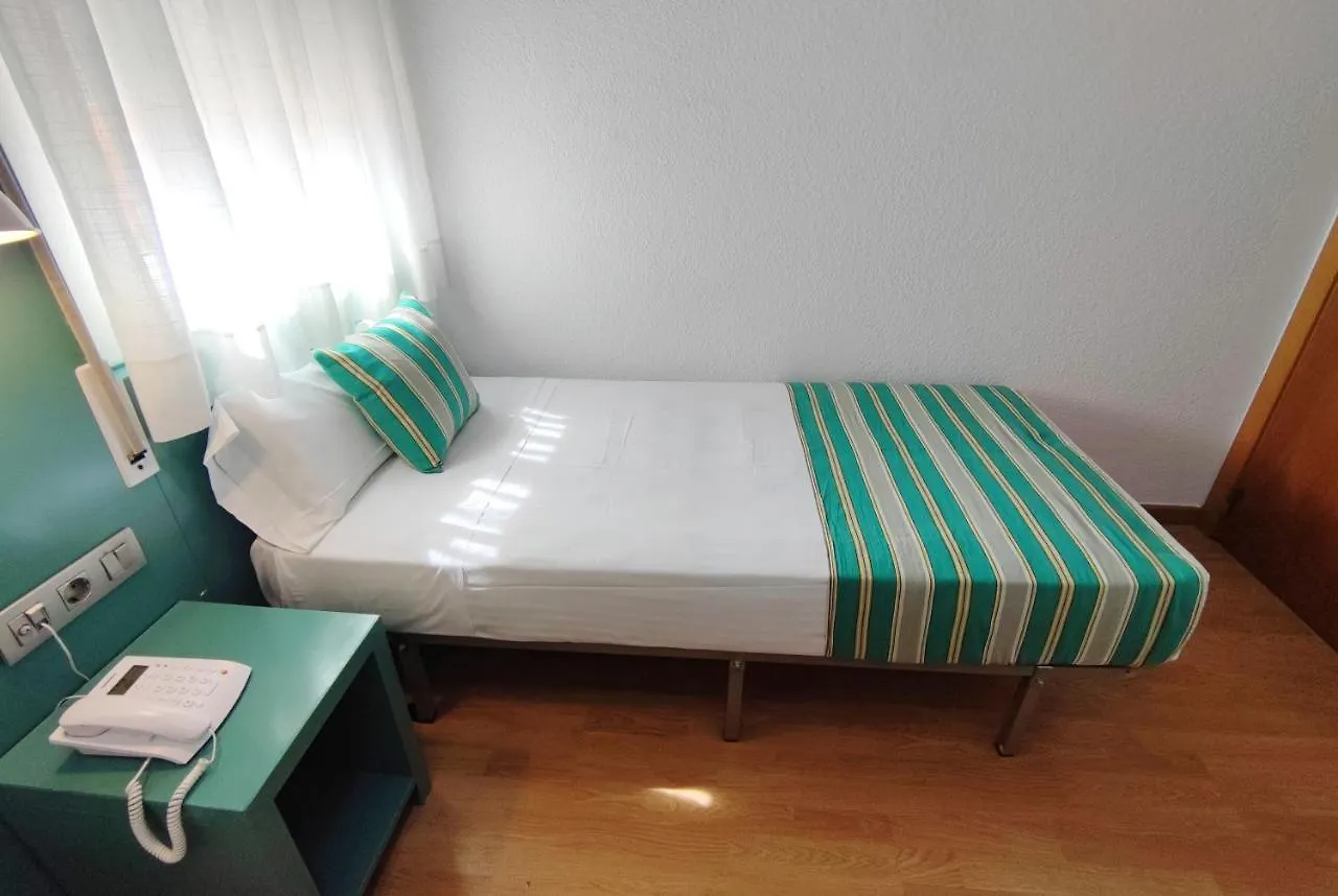 Yomo Hostal Bcn Port Barcelona 2*,