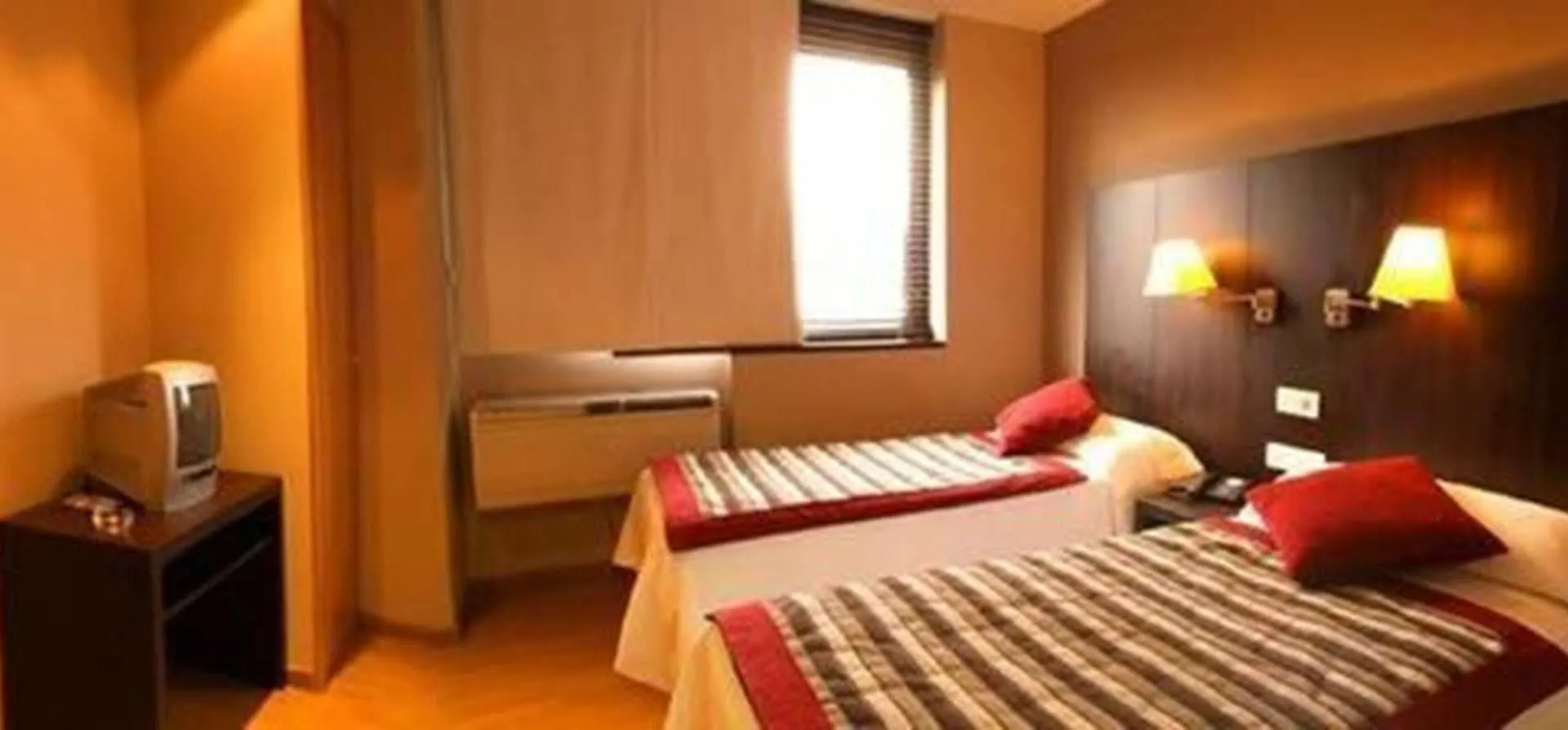 Yomo Hostal Bcn Port Barcelona 2*,