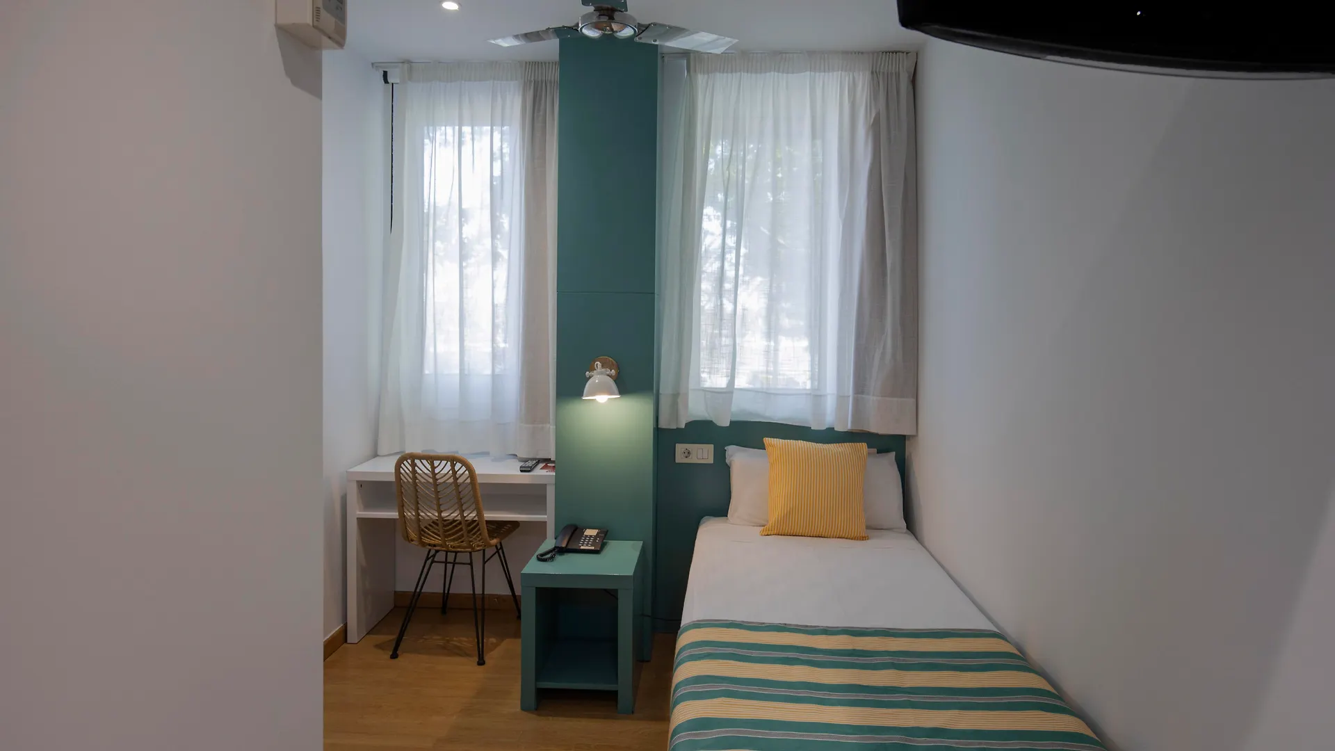 Yomo Hostal Bcn Port Barcelona Pensionat